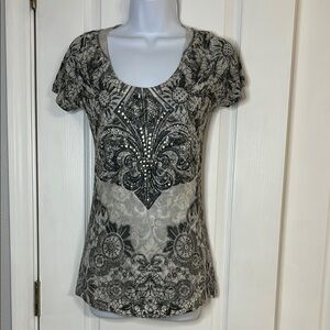 Elegant Black and Gray Women's Tshirt by Daytrip